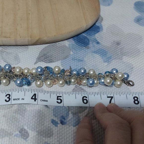 Beautiful Pearl Beads Crystal Gems Cluster Bracelet Very Pretty Light Blue Cream - Picture 6 of 12